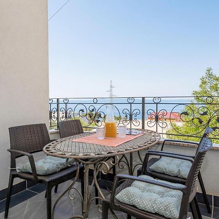 1 Bedroom Stunning Apartment In Makarska Ngoại thất bức ảnh