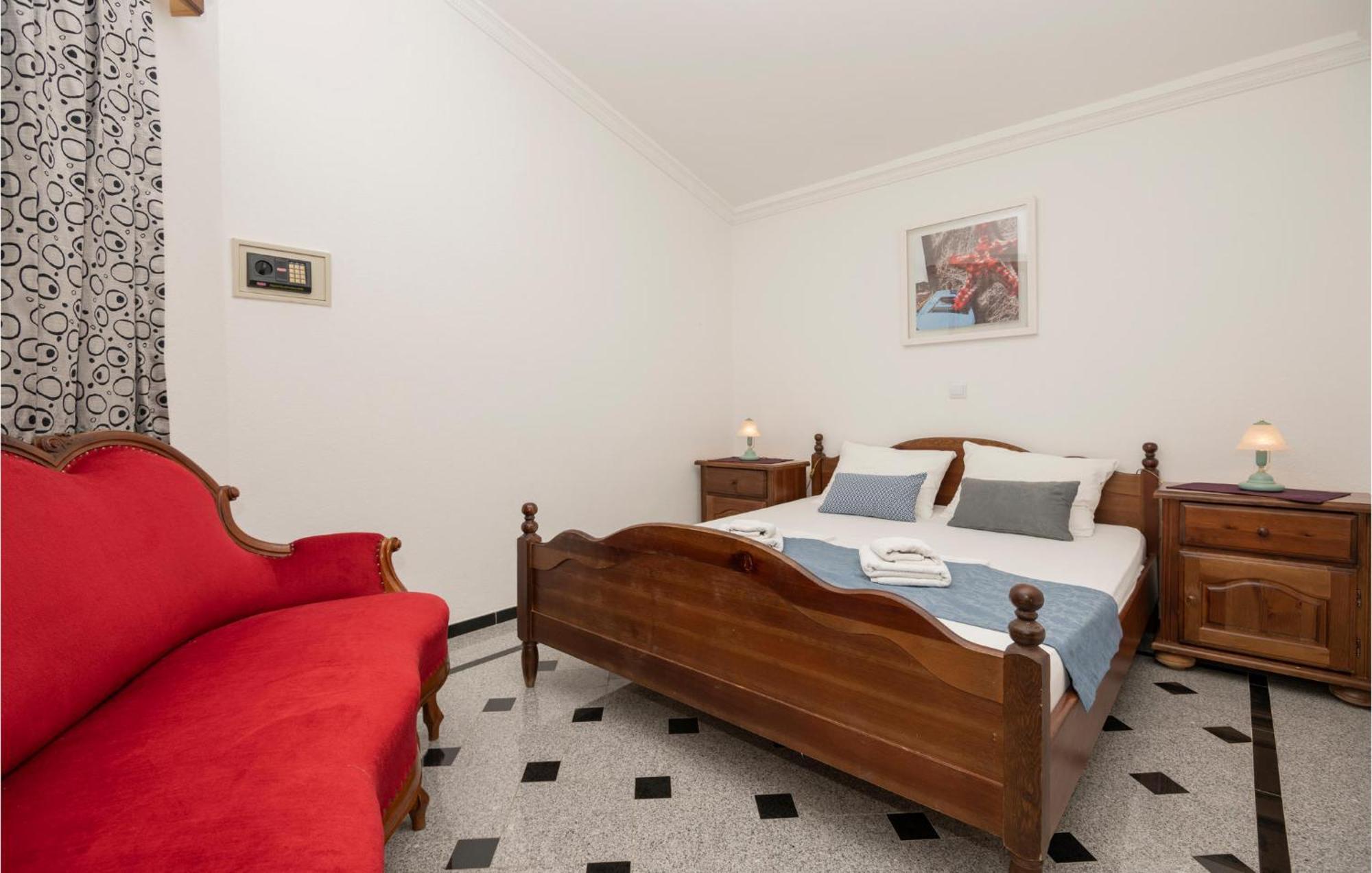 1 Bedroom Stunning Apartment In Makarska Ngoại thất bức ảnh