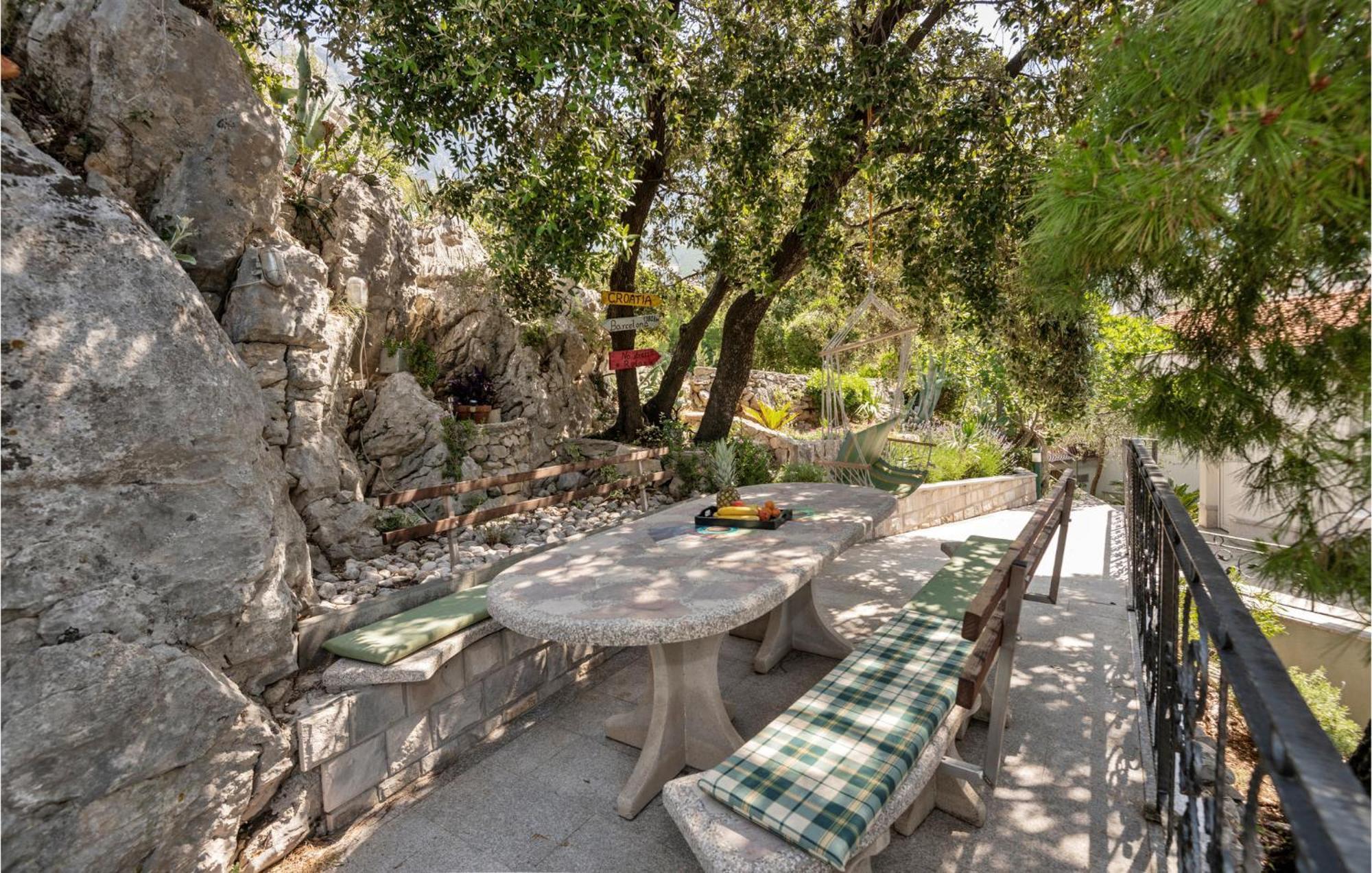 1 Bedroom Stunning Apartment In Makarska Ngoại thất bức ảnh