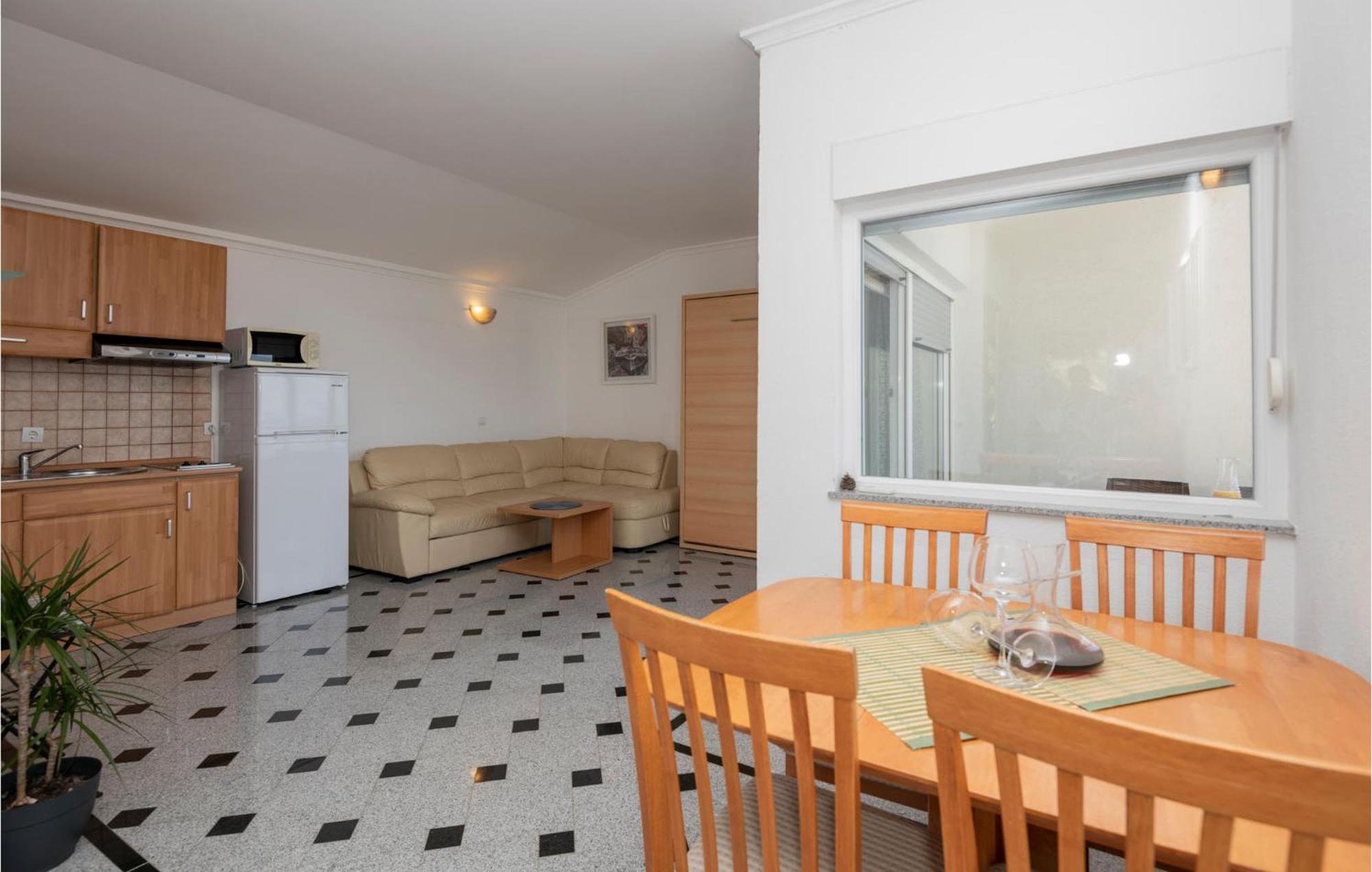 1 Bedroom Stunning Apartment In Makarska Ngoại thất bức ảnh