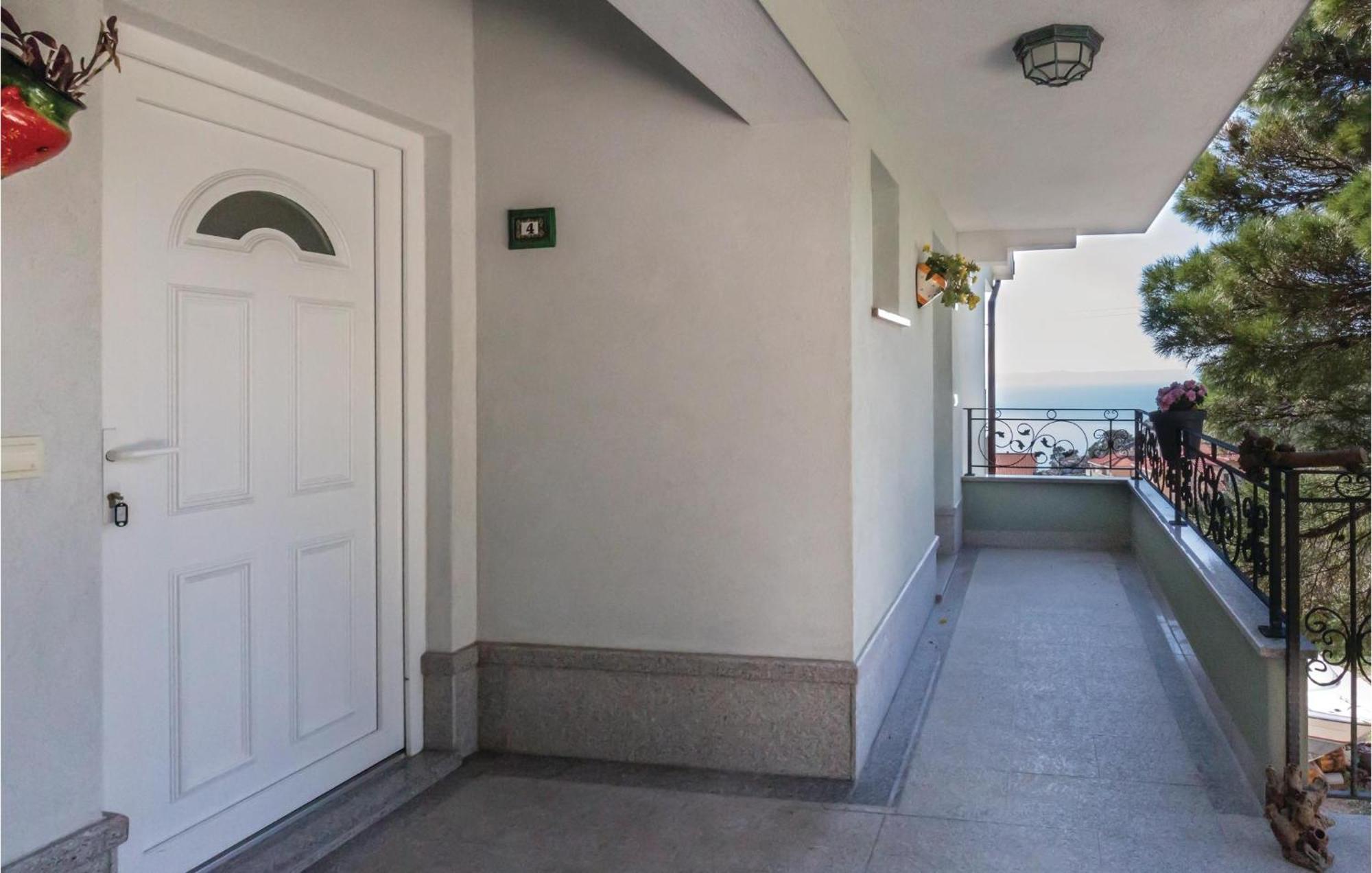 1 Bedroom Stunning Apartment In Makarska Ngoại thất bức ảnh