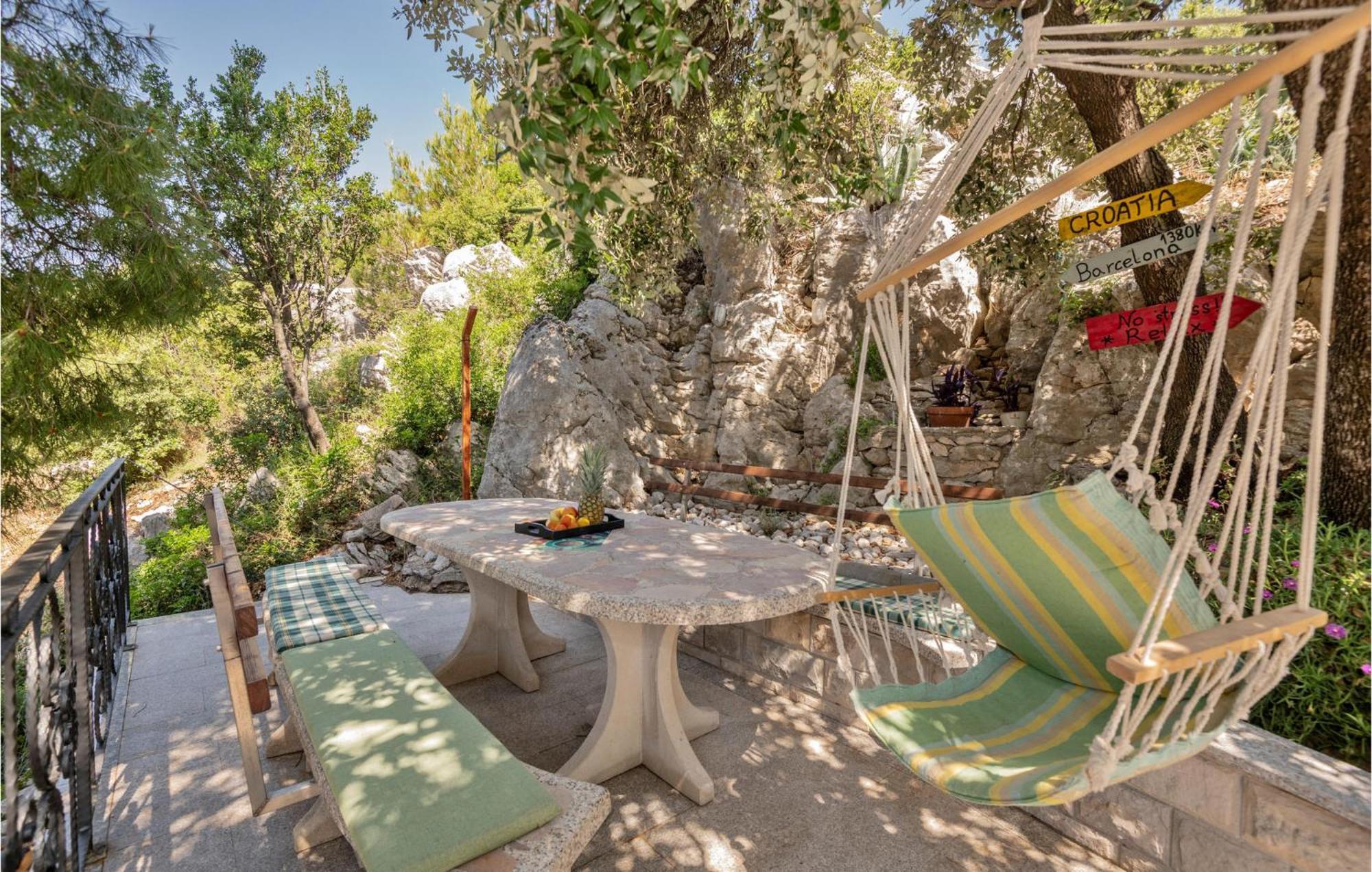 1 Bedroom Stunning Apartment In Makarska Ngoại thất bức ảnh